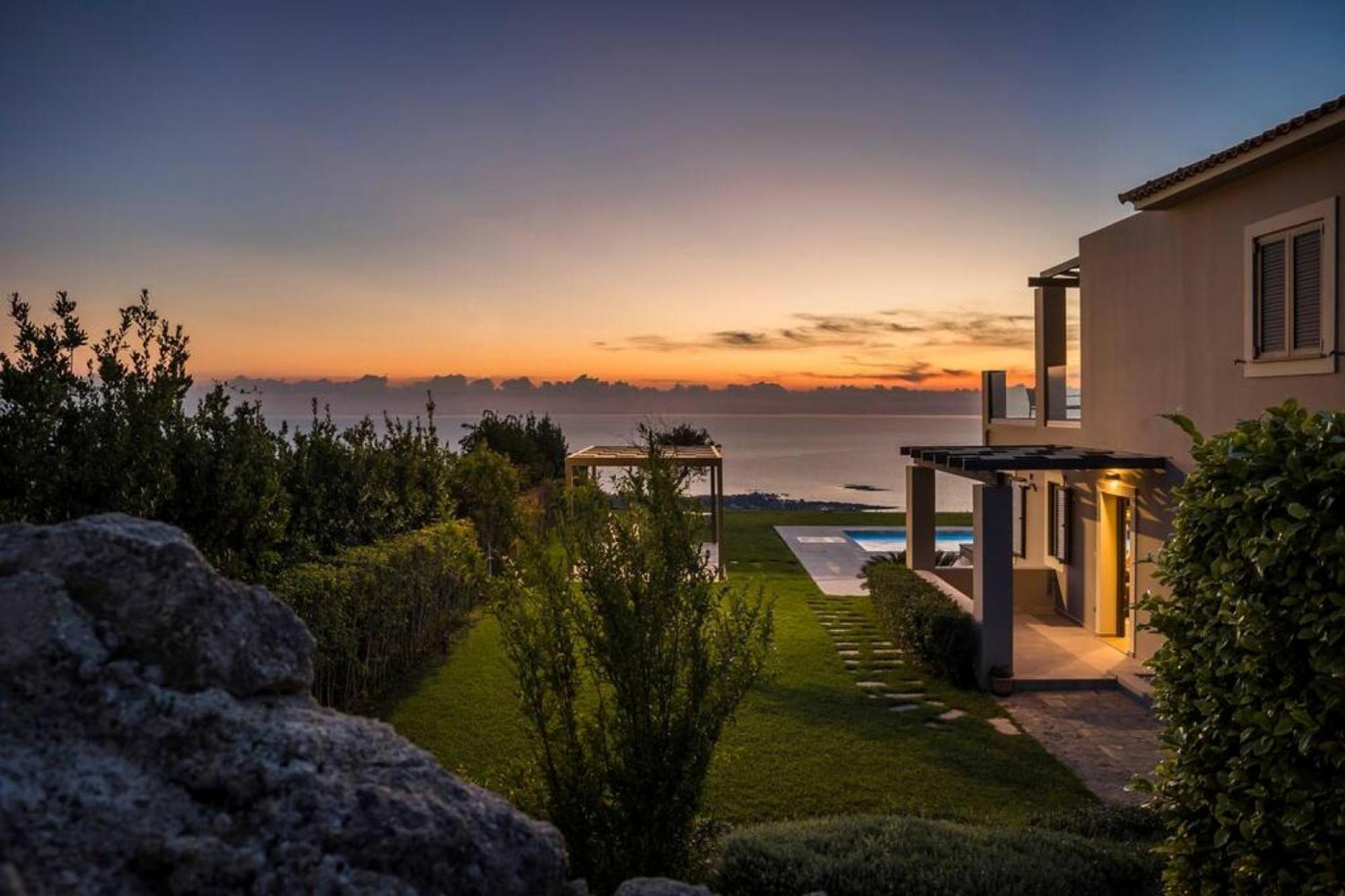 Grande Azzurro In Lakithra Villa Luaran gambar