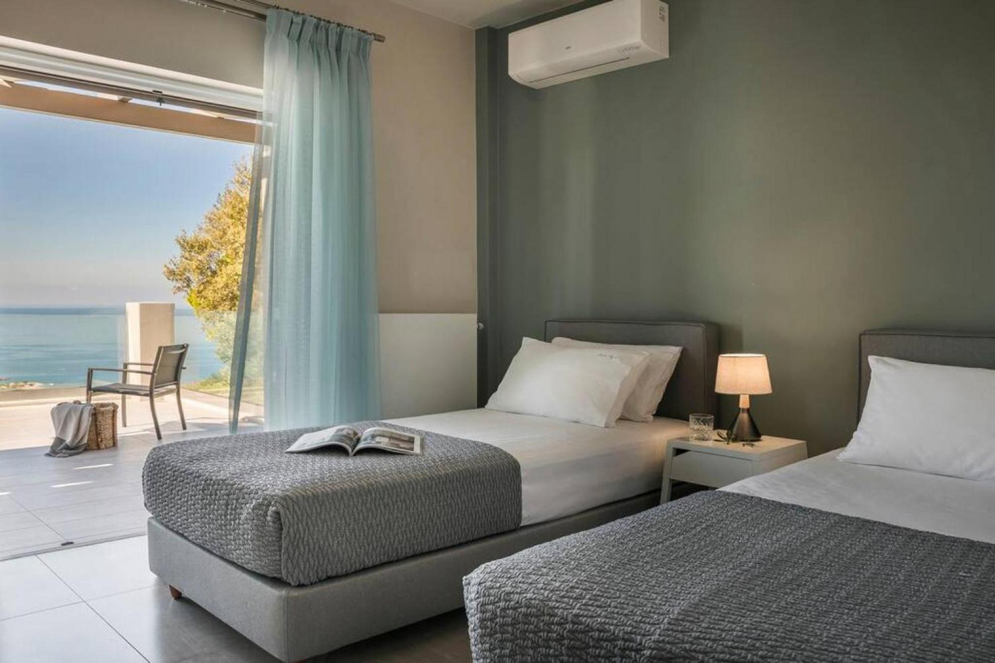 Grande Azzurro In Lakithra Villa Luaran gambar