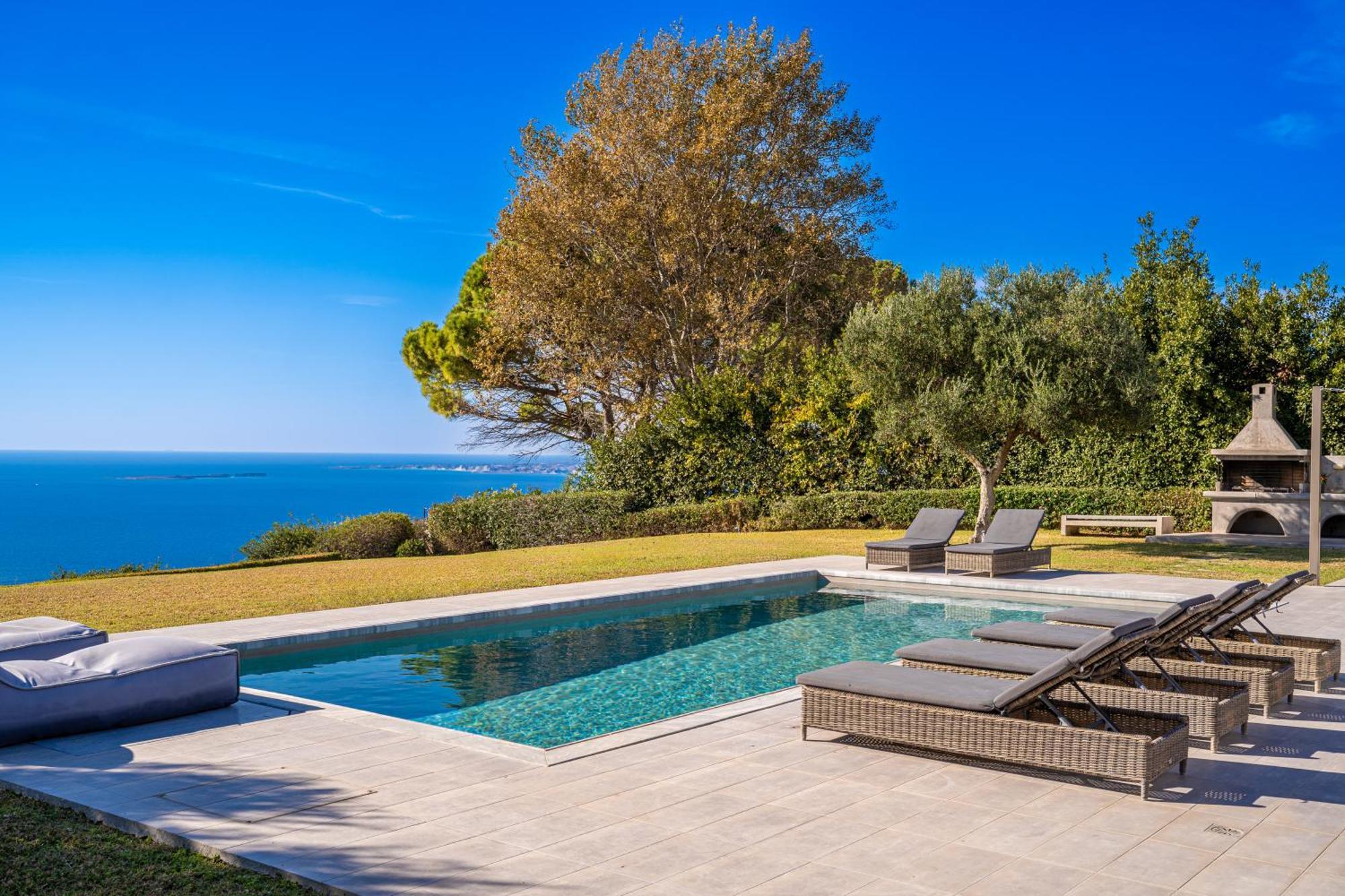 Grande Azzurro In Lakithra Villa Luaran gambar