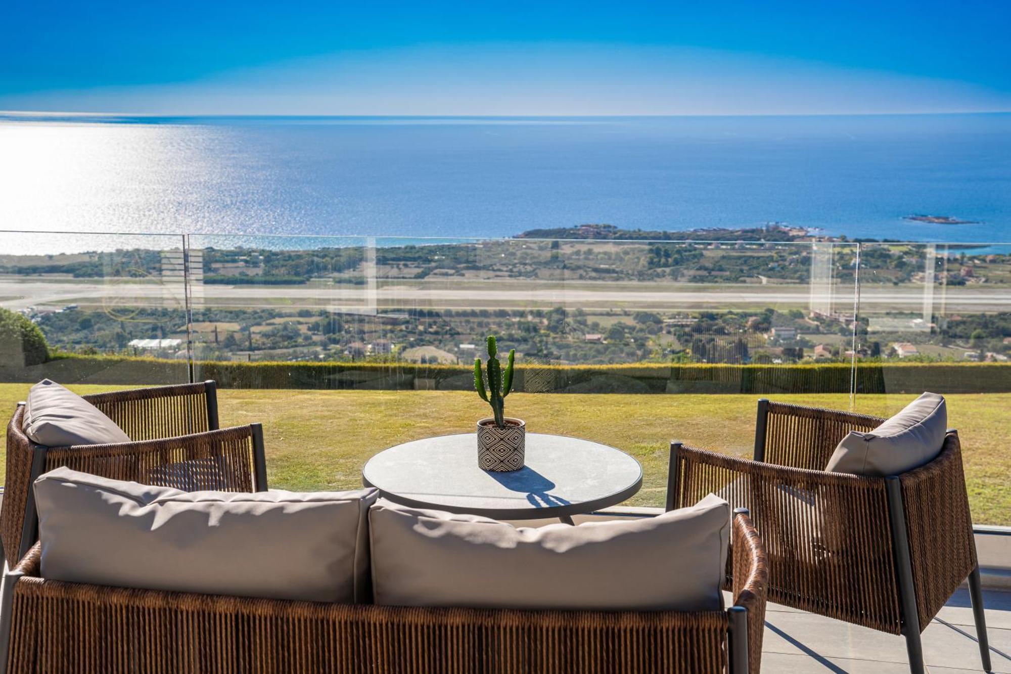 Grande Azzurro In Lakithra Villa Luaran gambar