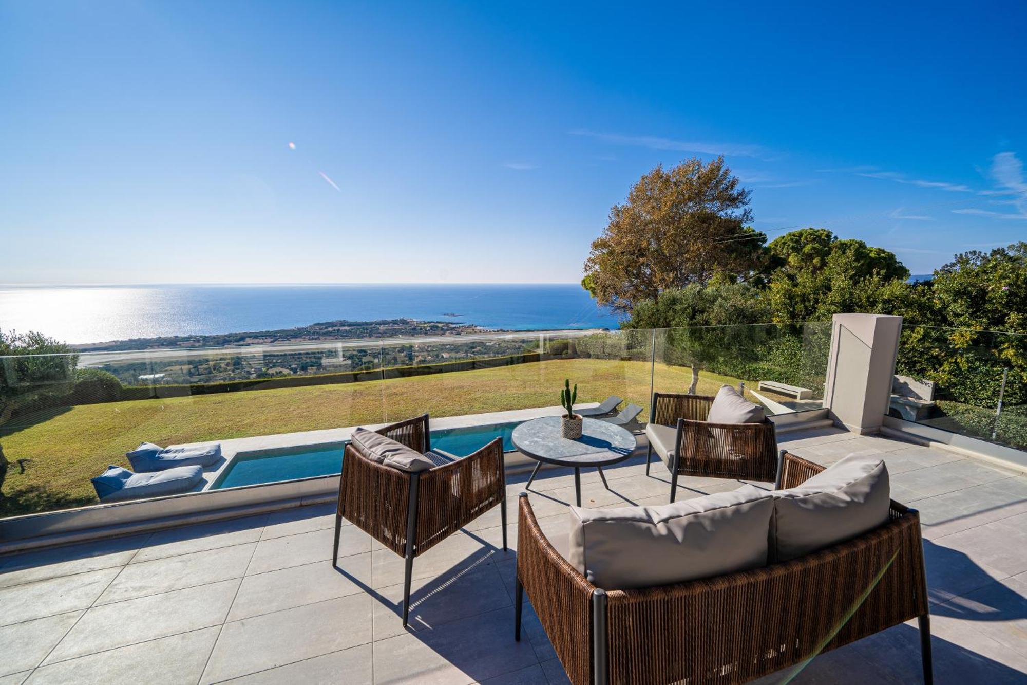 Grande Azzurro In Lakithra Villa Luaran gambar