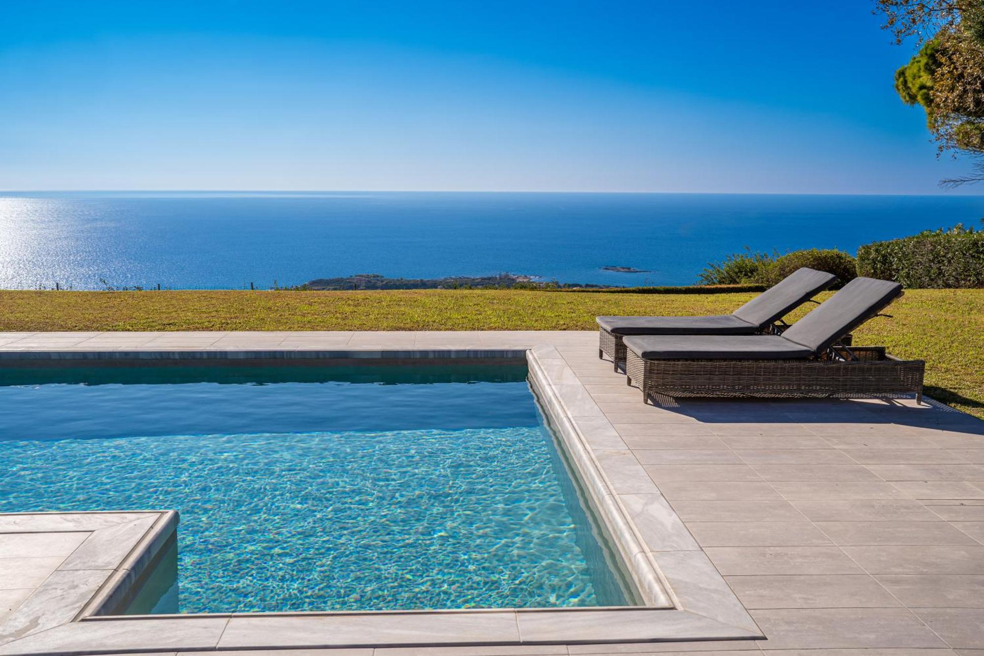 Grande Azzurro In Lakithra Villa Luaran gambar