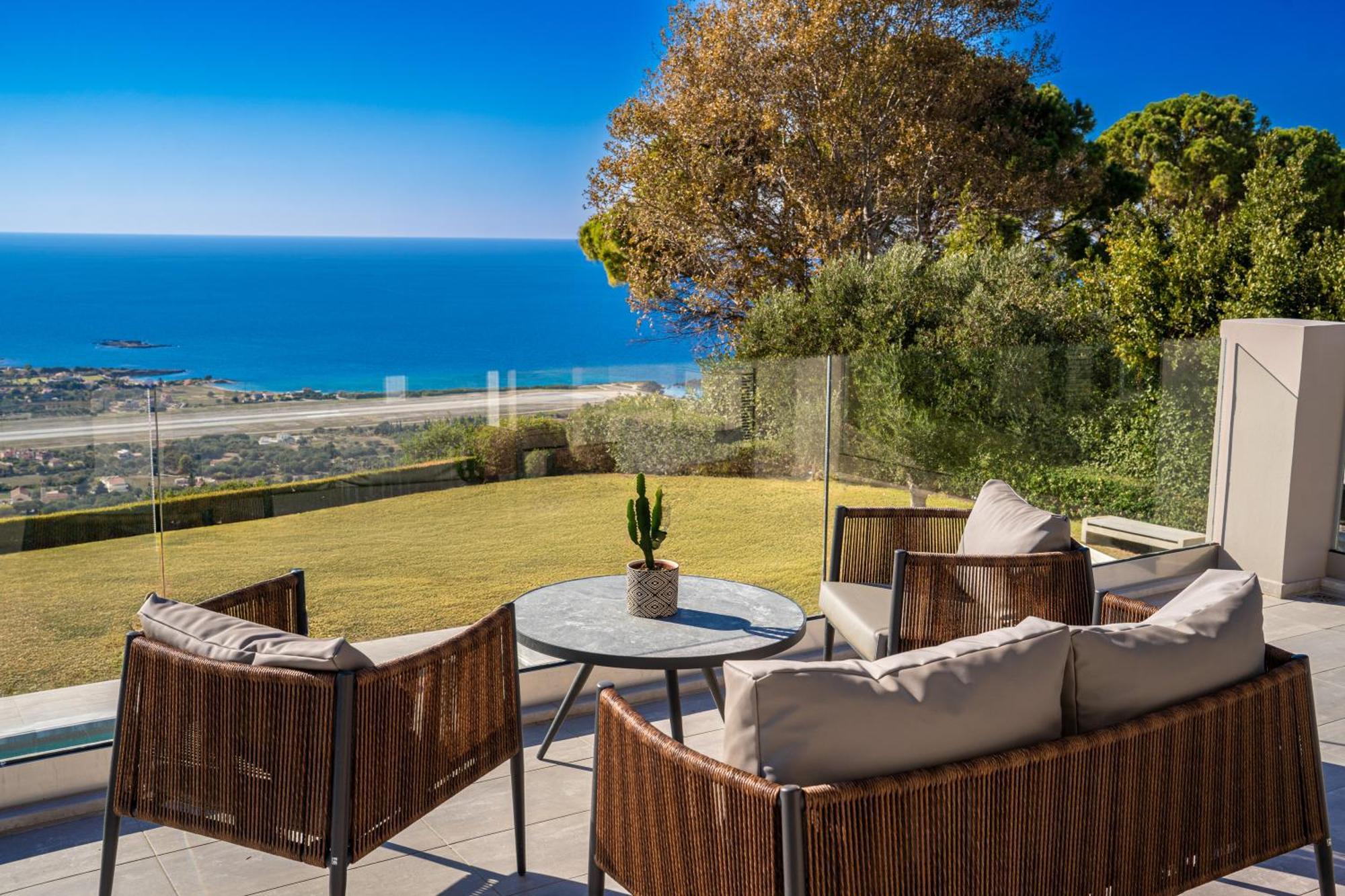 Grande Azzurro In Lakithra Villa Luaran gambar