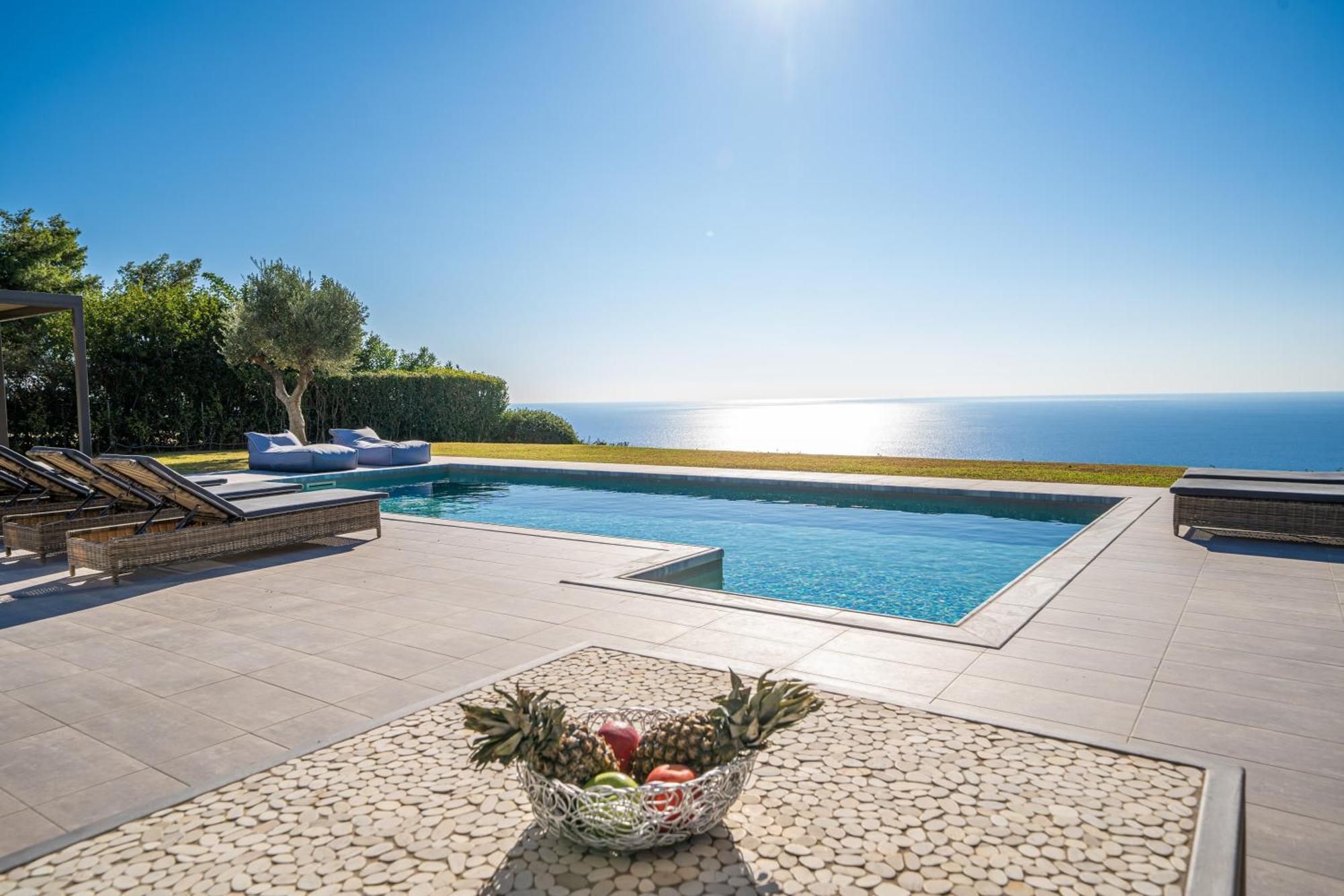 Grande Azzurro In Lakithra Villa Luaran gambar