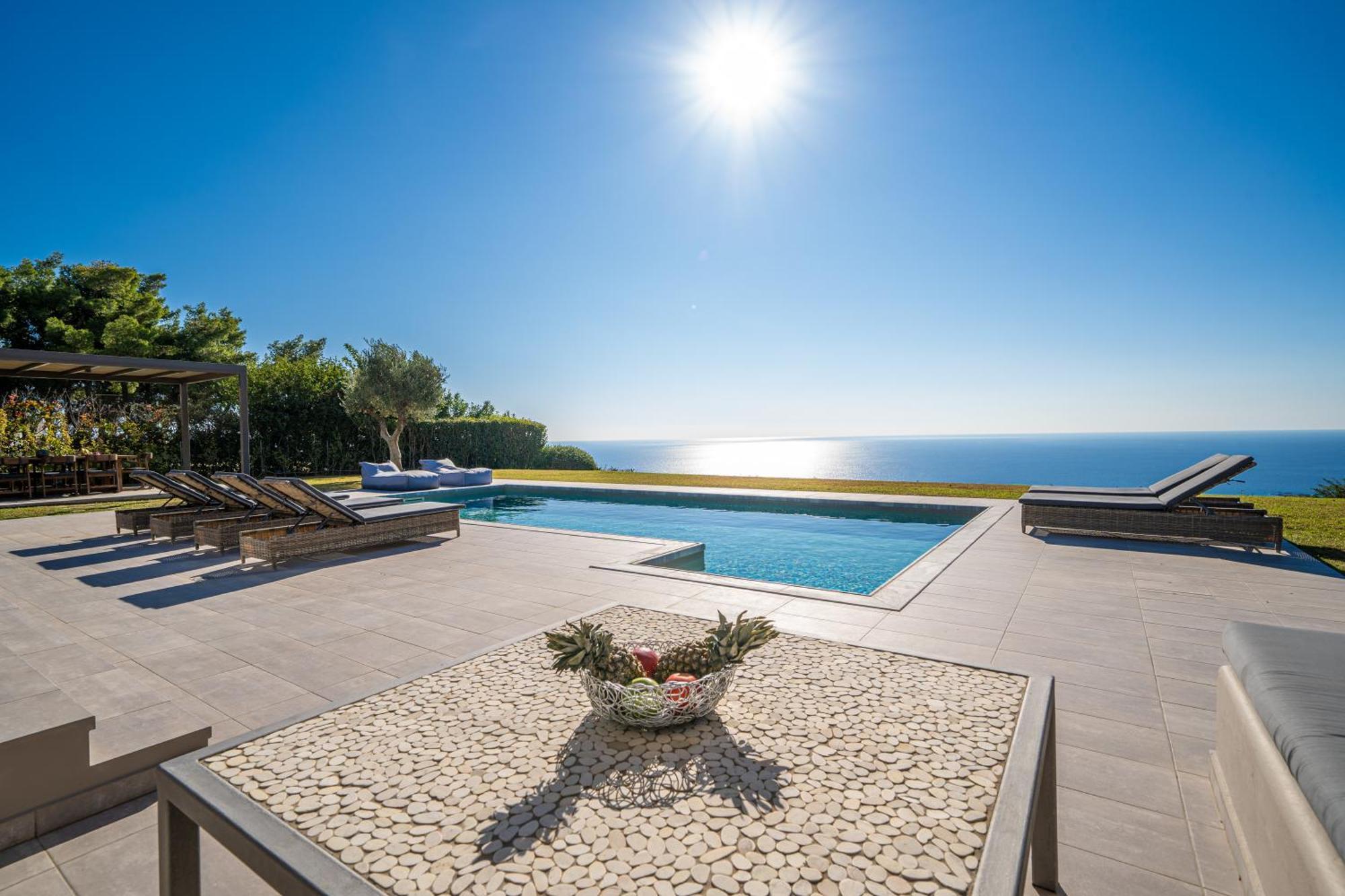 Grande Azzurro In Lakithra Villa Luaran gambar